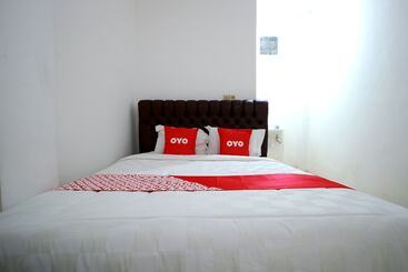 هتل Oyo 1981 Unib Kostel