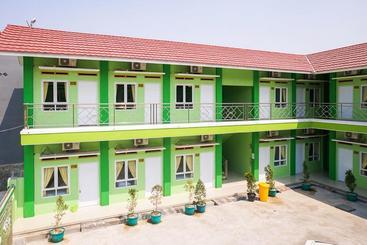 پانسیون Reddoorz Syariah Near Gor Panatayuda