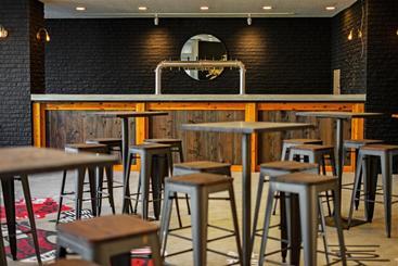 هتل The Phat Packers