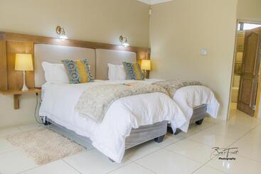 مبيت وإفطار Willow Manor