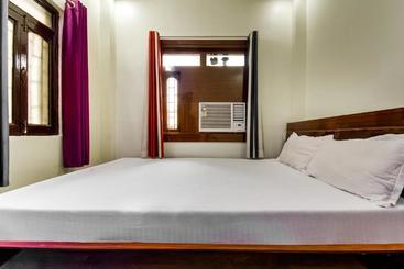 هتل Spot On 45145 Happy Guest House