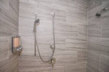 شقة New 4 Bed 2 Full Bath Condo Near Back Bay