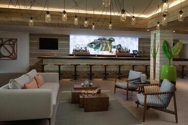 فندق Amara Cay Resort