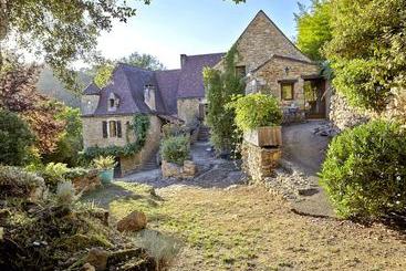 کلبه La Maison Bleue
