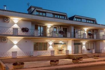 פונדק Ristorante Tesoro