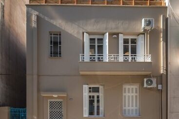 דירות לתיירים Nemeseos 82m² Homm Apartment With Roof Garden And Pool