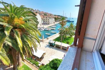 شقق خاصة سياحية Novak Bonaparte   Hvar City Center