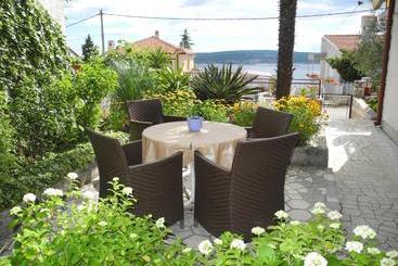 Жильё для туристов Apartment Mira