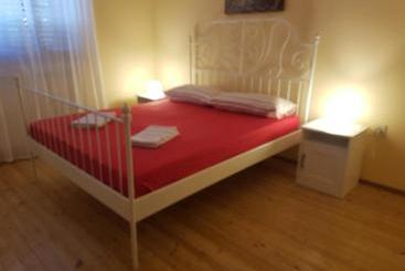 ツーリストアパートメント Apartments Villa Maran