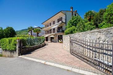 דירות לתיירים Apartments Zeljko