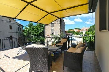 شقق خاصة سياحية House 1559