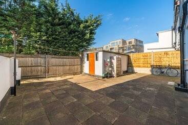 ツーリストアパートメント Kadiwar