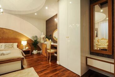 膳宿费 Silver & Gold Luxury Rooms