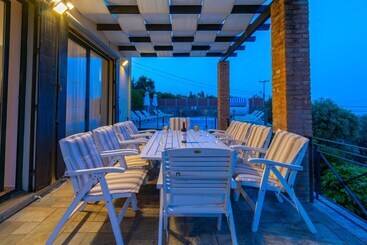 관광객 아파트 Villa Kommeno