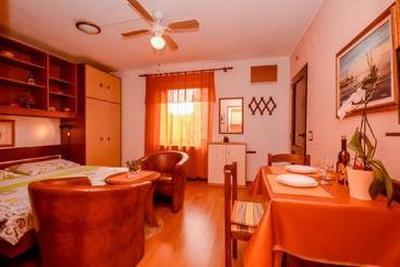 Apartments Zrinka 793