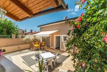 דירות לתיירים Holiday Apartment Stojanovski