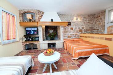 Apartment Tomy / Studio Terrace A1