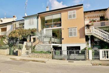 Apartments Lučo Near The Beach And City Center
