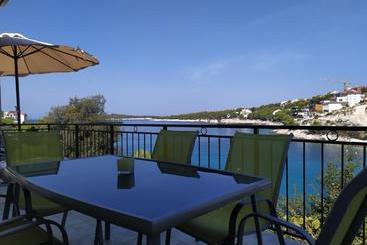 Apartments Roko With Sea View 1273