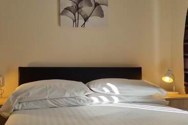 تختخواب و صبحانه A Home From Home 2