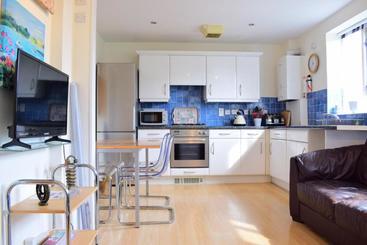 דירות לתיירים Bright 4 Bed Flat In Stepney Green