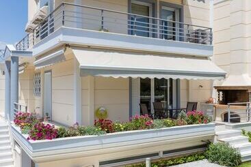 ツーリストアパートメント Bright & Spacious Two Floor Family Garden Home