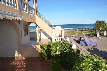 Жильё для туристов La Mata Beach Bungalow Las Dunas