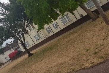 דירות לתיירים Sutton Gardens