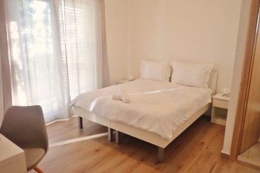 דירות לתיירים Apartmani Starigrad Paklenica   Danijel