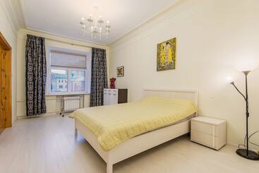 ツーリストアパートメント Gm Apartment Smolenskaya Sennaya 27