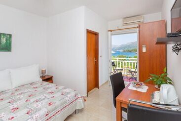 ペンション Apartments Elica