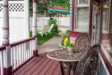 Holden House 1902 Bed & Breakfast Inn
