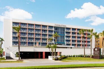 Отель Doubletree Beach Resort By Hilton Tampa Bay   North Redingto