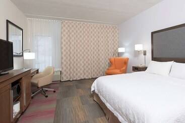 هتل Hampton Inn Grand Rapids South