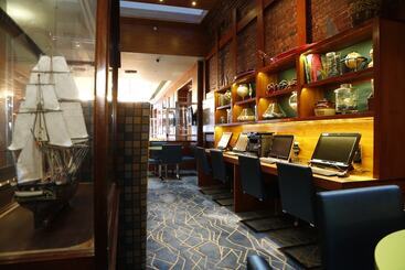 فندق Harborside Inn