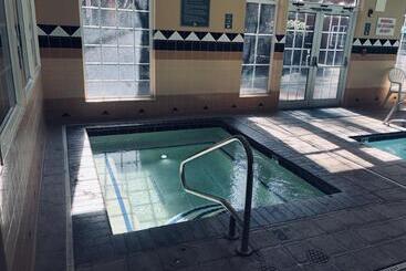 Отель Heathman Lodge