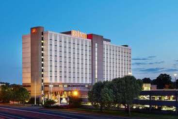 هتل Hilton Newark Airport