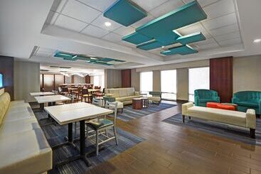 فندق Holiday Inn Express & Suites Cincinnati Riverfront, An Ihg