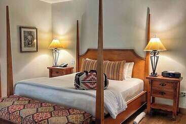 בית מלון כפרי The Hermosa Inn