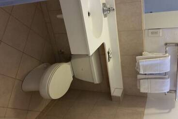 فندق على الطريق Tri State Inn