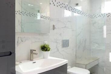 کلبه Bright Spacious Family House Near Universal Studios