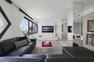 Elaine, 2bdr St.kilda Apartment