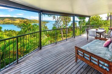 آپارتمان‌های توریست‌ها Heliconia 10 Newly Renovated Centrally Located House Hamilton Island