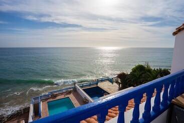 بنسيون Oceana Surf Camp   Hostel