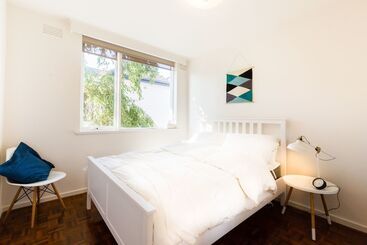 Rosie, 2bdr St.kilda Apartment