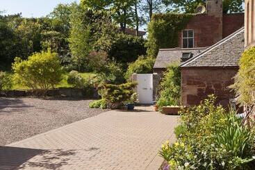 ツーリストアパートメント Inchgarry Court Main