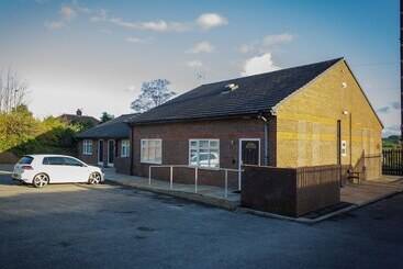 דירות לתיירים Live In Leeds Greenhill Bungalows