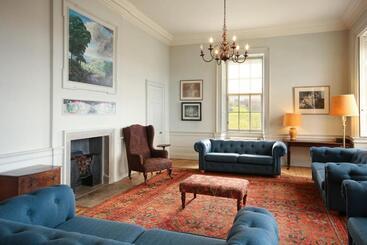 آپارتمانهای توریستها Merchant S House Large Two Floor Apartment!! Sleeps Up To 11 People, First Floor Available Separat