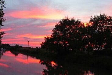 فندق Barge Beatrice Cruises On The Canal Du Midi