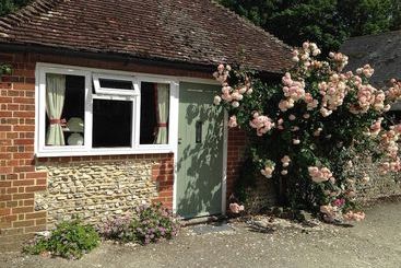 Byre Cottages And Cafe Museum